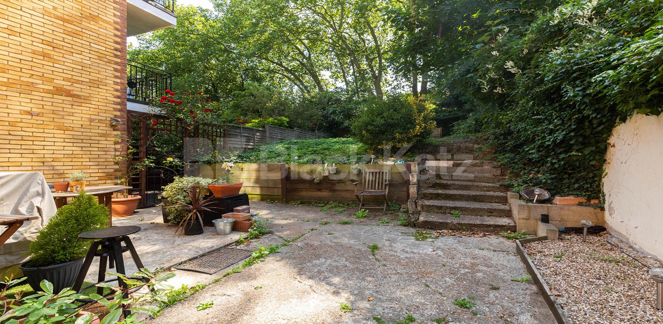 			VIRTUAL TOUR AVAILABLE!, 1 Bedroom, 1 bath, 1 reception Apartment			 Christchurch Road, CROUCH END